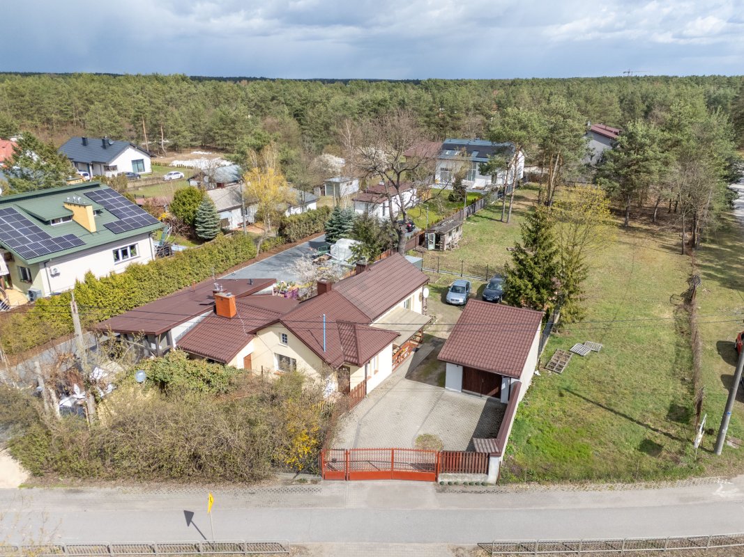 Dom z  ogrodem i dużym garażem wolnostojącym w Józefowie przy ul. Nadwiślańskiej